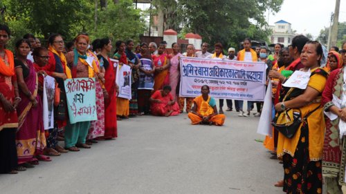 पूर्व र पश्चिमका भूमिहीन, सुकुम्वासी समुदायका महिलाको पदयात्राले घरदेखि स्थानीय र प्रदेश तहसम्म ध्यानाकर्षण गराउँछ ।